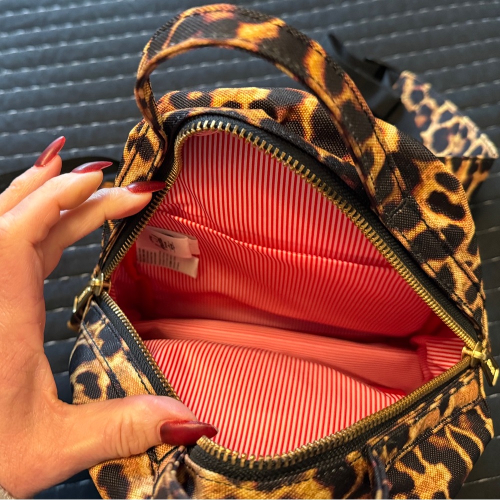HERSCHEL LEOPARD PRINT 9L NOVA MINI BACKPACK - Picture 4 of 5